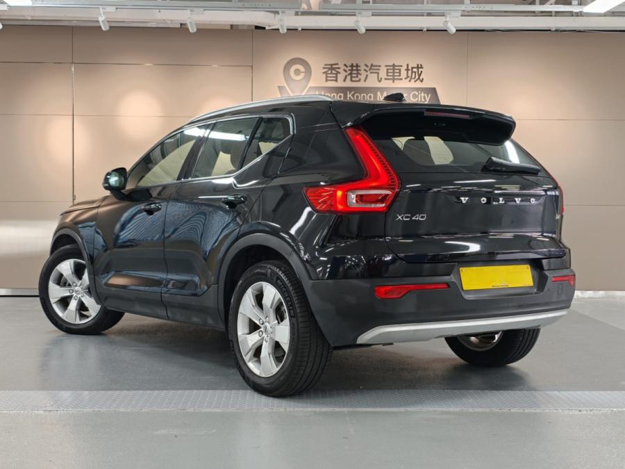 XC40 T4 MOMENTUM - Image 3